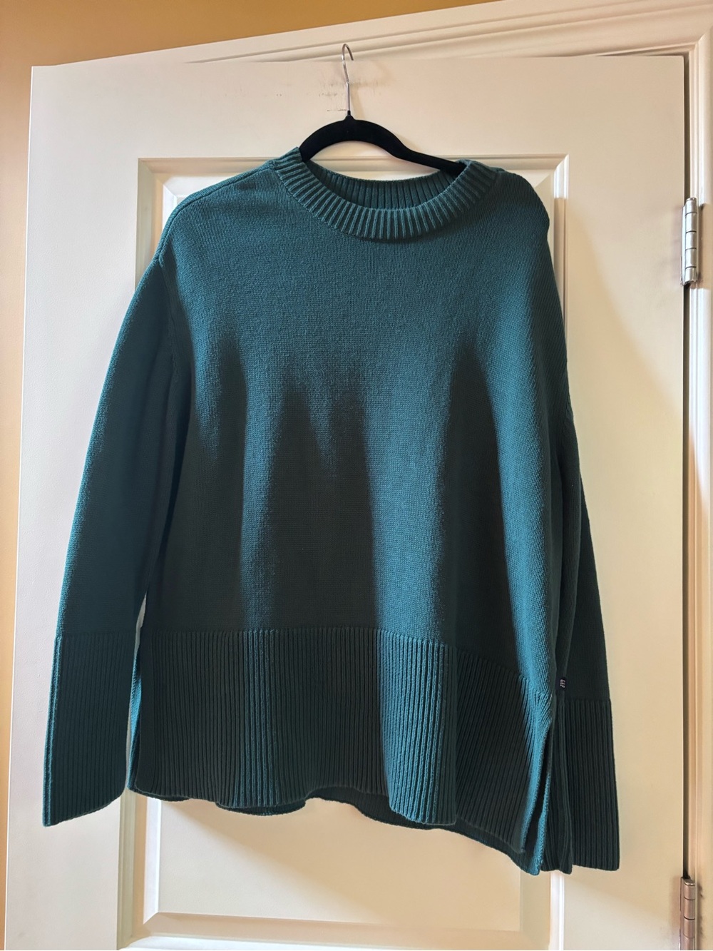GAP Women's 
Green Crewneck Sweater